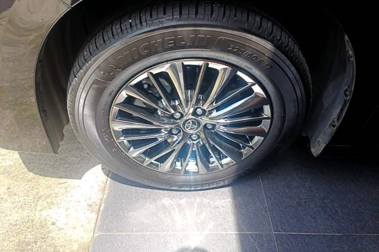 Used Toyota Alphard 2021 Dual-Engine 2.5L Luxury Edition Exterior 4