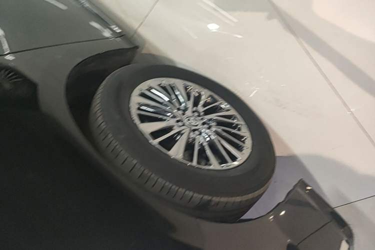 Used Toyota Alphard 2021 Dual-Motor 2.5L Premium Edition Exterior 4