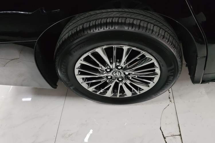 Used Toyota Alphard 2021 Dual-Motor 2.5L Premium Edition Exterior 5