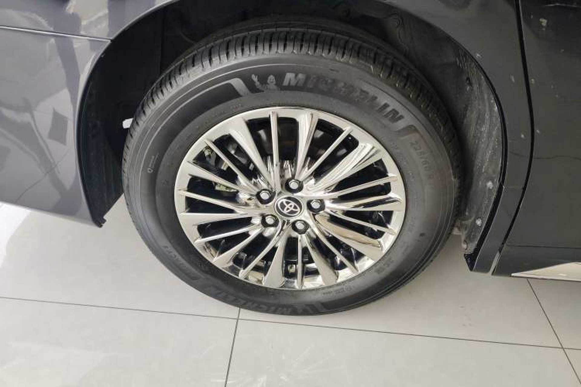 Used Toyota Alphard 2021 Dual-Motor 2.5L Premium Edition Exterior 5
