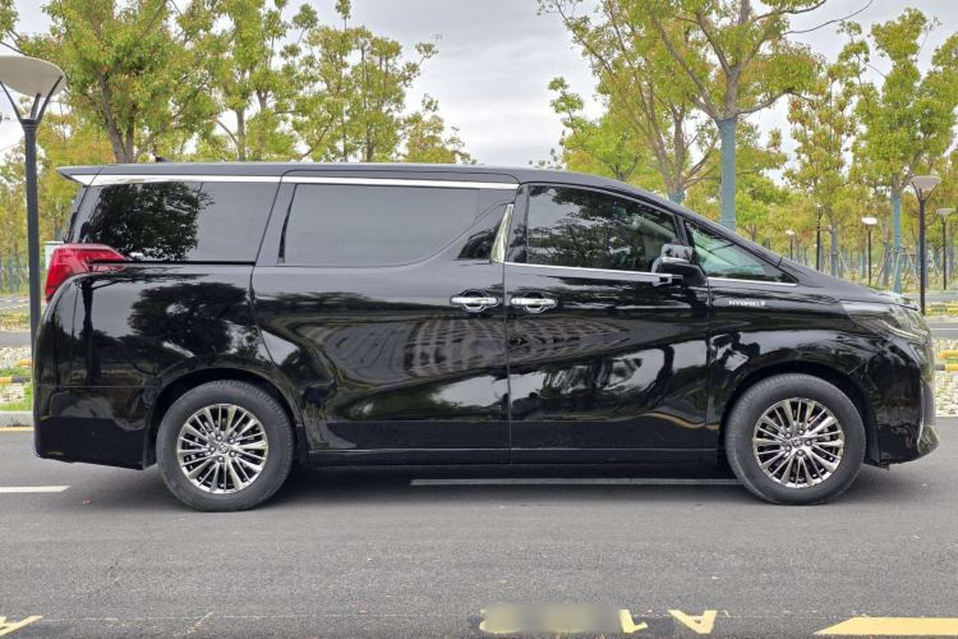 Used Toyota Alphard 2021 Dual-Engine 2.5L Prestige Edition Exterior 9
