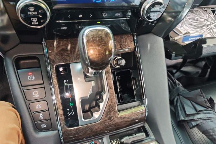 Used Toyota Alphard 2021 Dual-Motor 2.5L Premium Edition Gear Lever