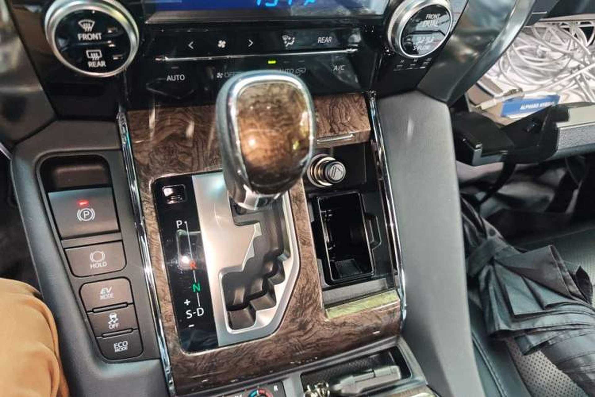 Used Toyota Alphard 2021 Dual-Motor 2.5L Premium Edition Gear Lever