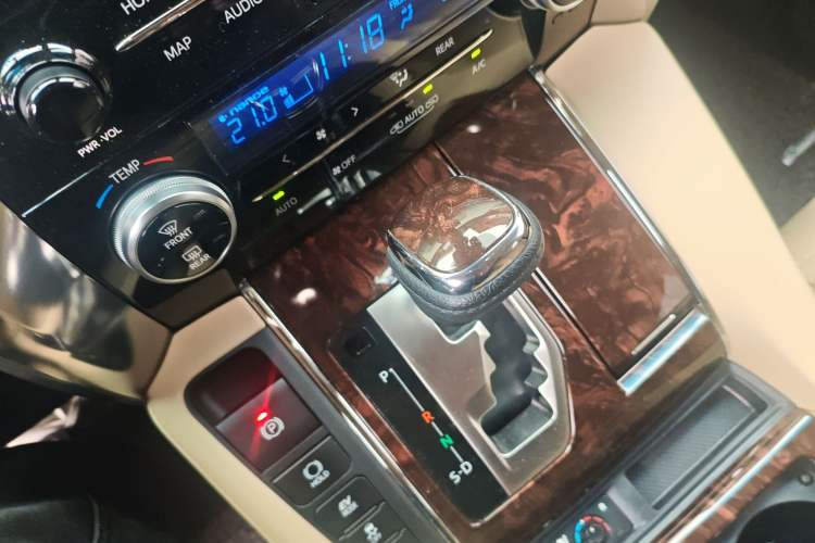 Used Toyota Alphard 2021 Dual-Engine 2.5L Luxury Edition Gear Lever