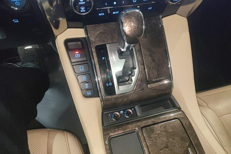 Used Toyota Alphard 2021 Dual-Motor 2.5L Premium Edition Gear Lever