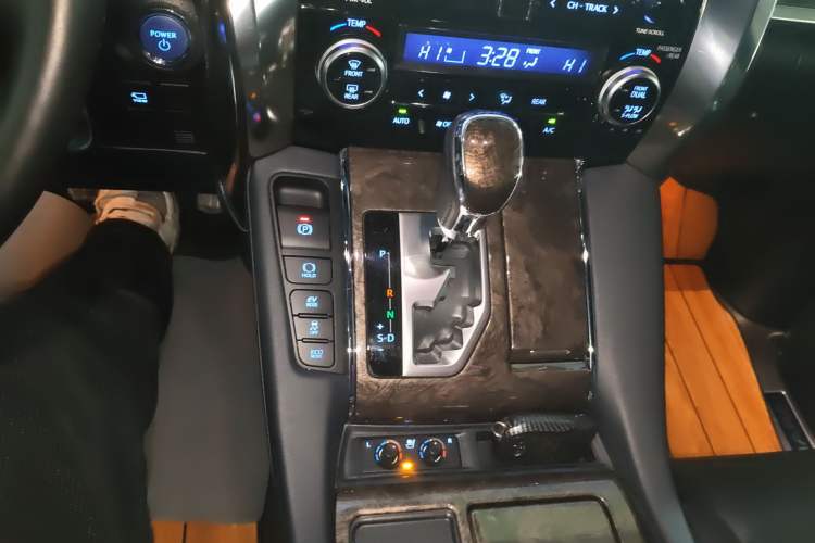 Used Toyota Alphard 2021 Dual-Motor 2.5L Premium Edition Gear Lever