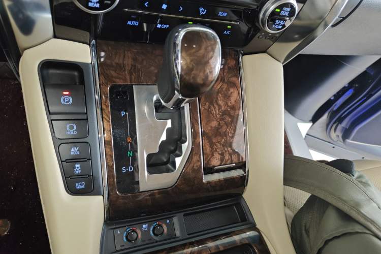 Used Toyota Alphard 2021 Dual-Engine 2.5L Luxury Edition Gear Lever