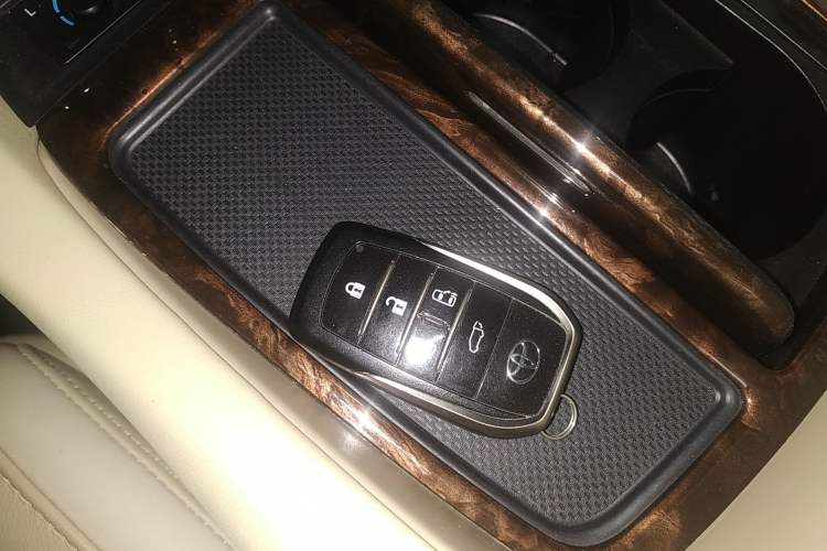 Used Toyota Alphard 2021 Dual-Engine 2.5L Luxury Edition Interior 1