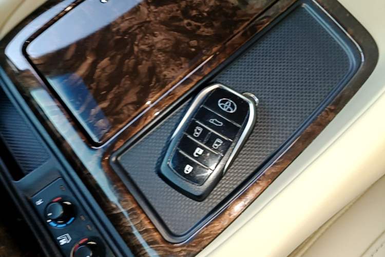 Used Toyota Alphard 2021 Dual-Engine 2.5L Luxury Edition Interior 1