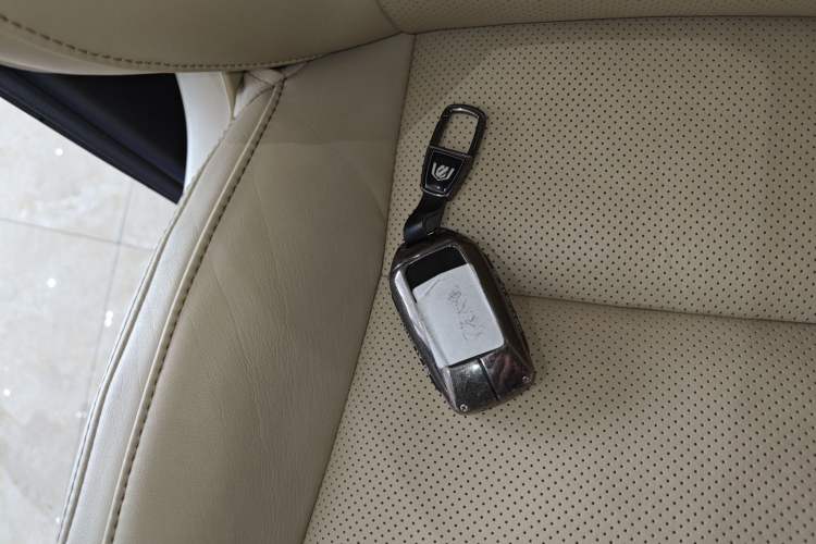 Used Toyota Alphard 2021 Dual-Engine 2.5L Luxury Edition Interior 1
