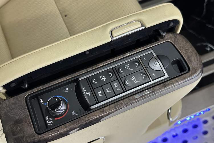 Used Toyota Alphard 2021 Dual-Engine 2.5L Prestige Edition Interior 10