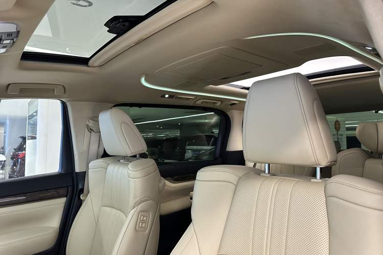 Used Toyota Alphard 2021 Dual-Engine 2.5L Prestige Edition Interior 14