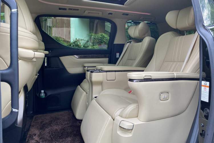 Used Toyota Alphard 2021 Dual-Engine 2.5L Prestige Edition Interior 2
