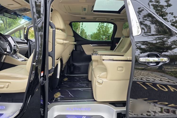 Used Toyota Alphard 2021 Dual-Engine 2.5L Prestige Edition Interior 2