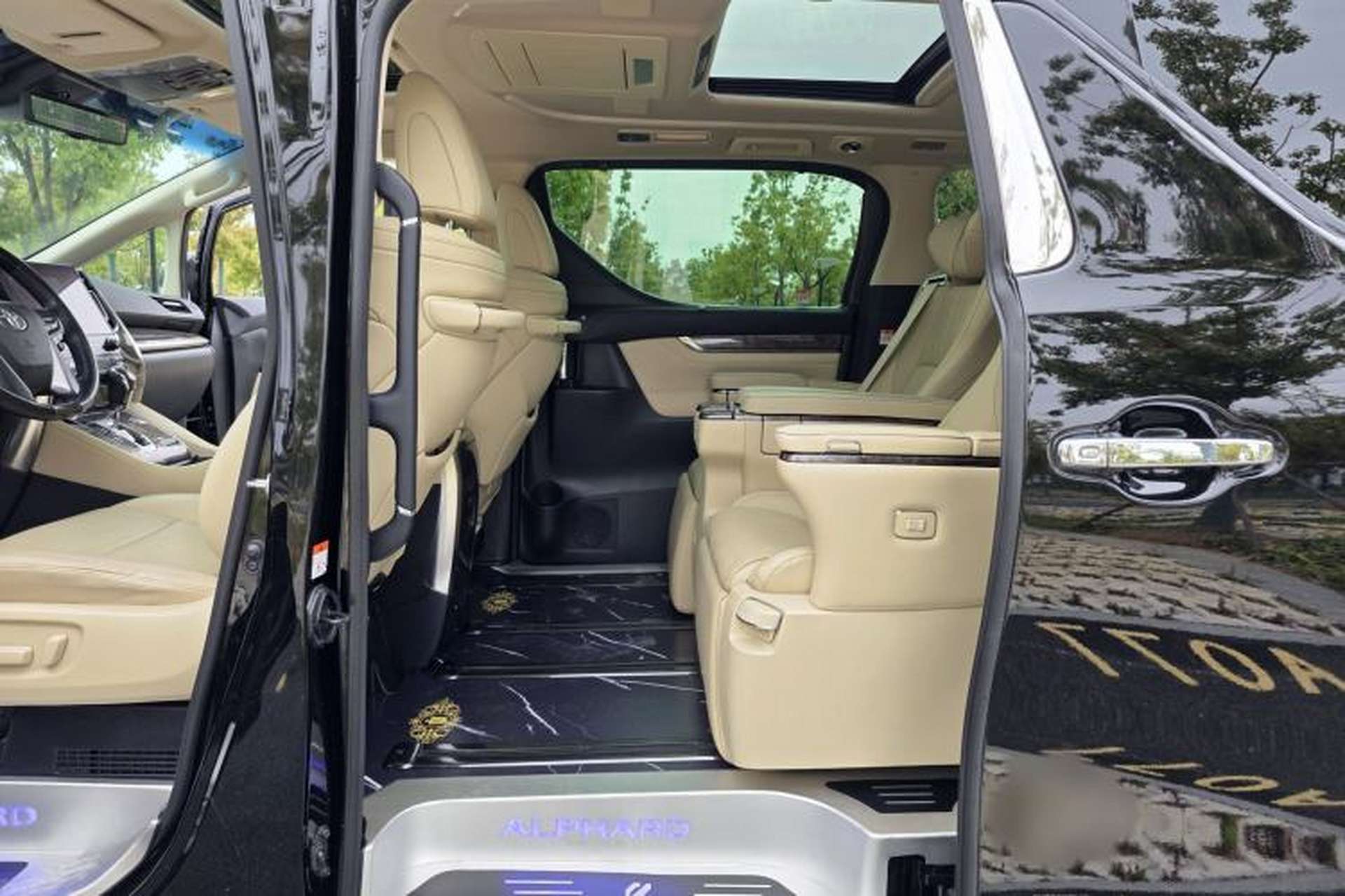Used Toyota Alphard 2021 Dual-Engine 2.5L Prestige Edition Interior 2