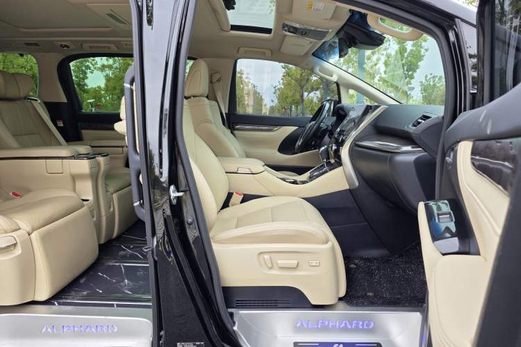 Used Toyota Alphard 2021 Dual-Engine 2.5L Prestige Edition Interior 3