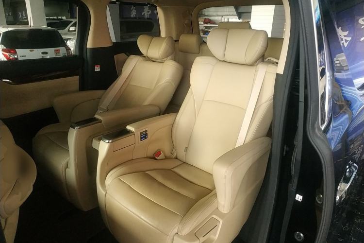 Used Toyota Alphard 2021 Dual-Engine 2.5L Luxury Edition Interior 4
