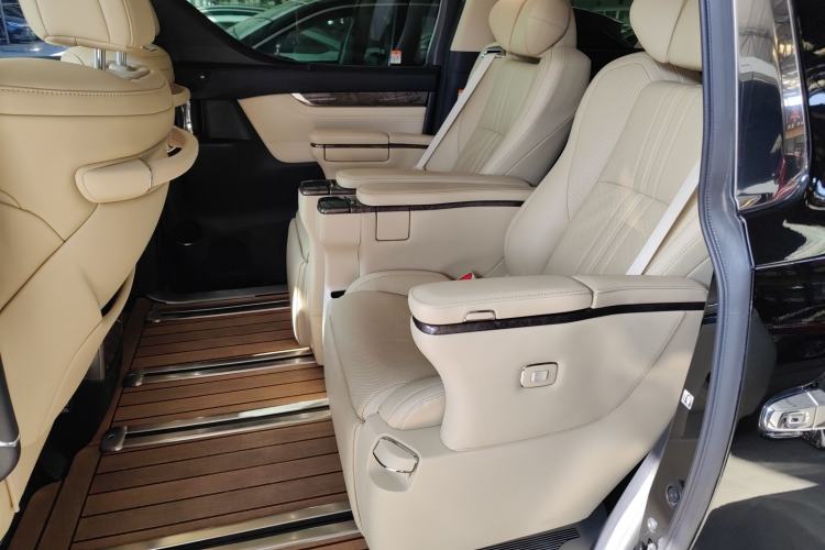 Used Toyota Alphard 2021 Dual-Engine 2.5L Prestige Edition Interior 4