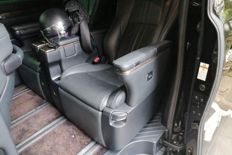 Used Toyota Alphard 2021 Dual-Engine 2.5L Prestige Edition Interior 4