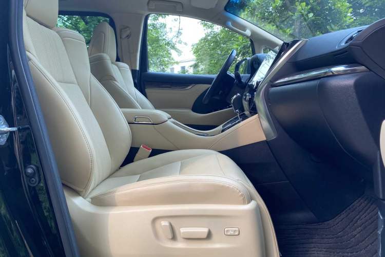 Used Toyota Alphard 2021 Dual-Engine 2.5L Prestige Edition Interior 5