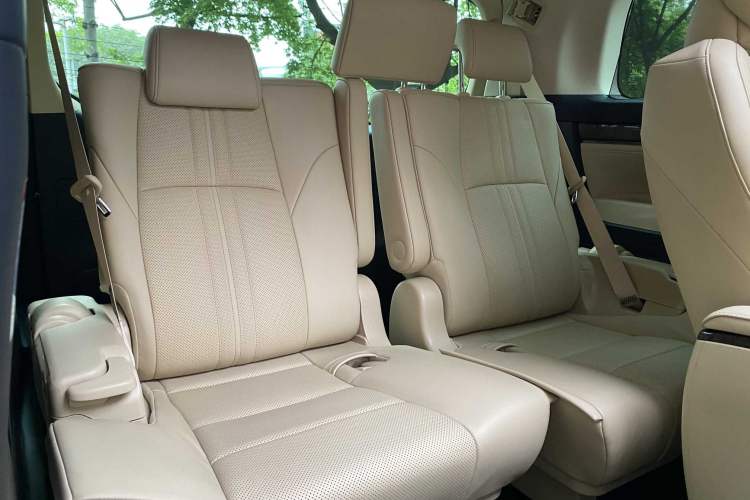 Used Toyota Alphard 2021 Dual-Engine 2.5L Prestige Edition Interior 8