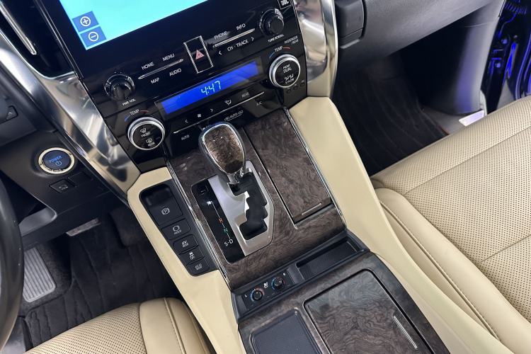 Used Toyota Alphard 2021 Dual-Engine 2.5L Prestige Edition Interior 8