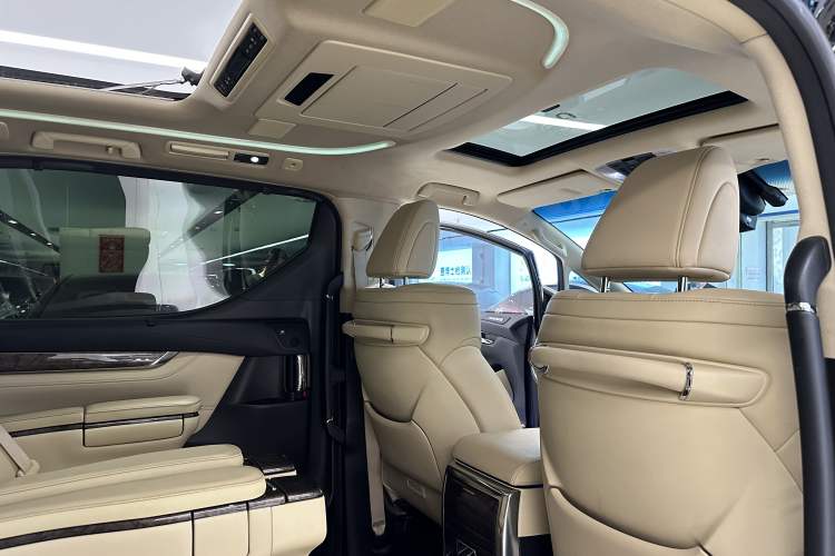 Used Toyota Alphard 2021 Dual-Engine 2.5L Prestige Edition Interior 9