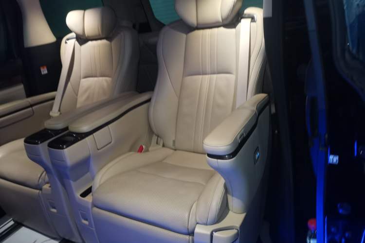Used Toyota Alphard 2021 Dual-Engine 2.5L Prestige Edition Left Rear Seat