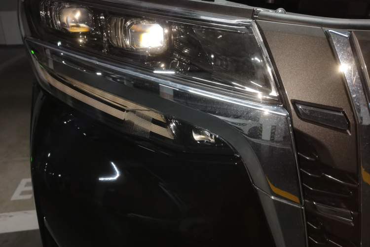 Used Toyota Alphard 2021 Dual-Engine 2.5L Luxury Edition Right Front Headlight