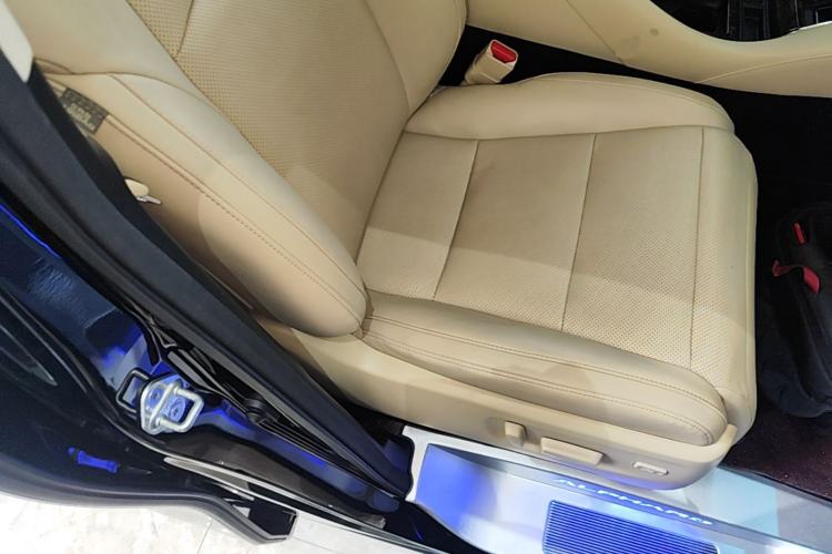 Used Toyota Alphard 2021 Dual-Engine 2.5L Luxury Edition Right Front Seat