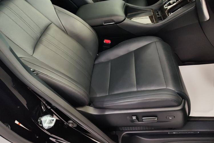 Used Toyota Alphard 2021 Dual-Motor 2.5L Premium Edition Right Front Seat