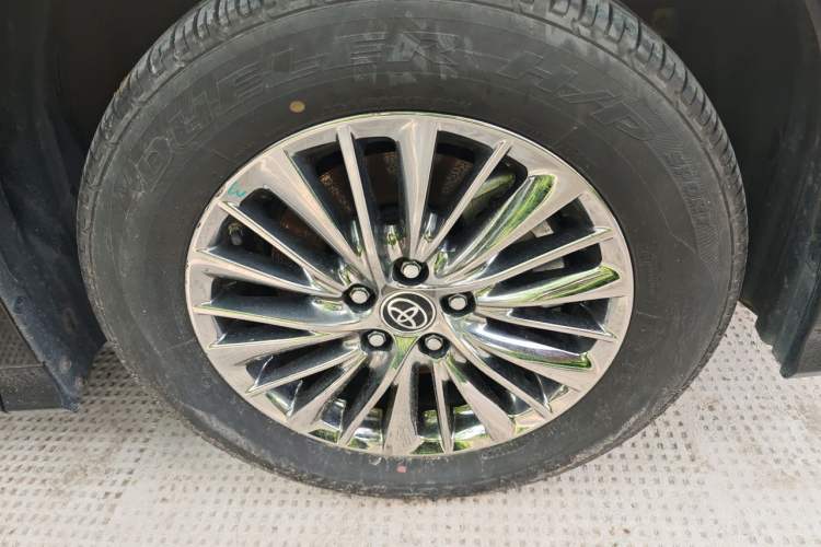 Used Toyota Alphard 2021 Dual-Motor 2.5L Premium Edition Right Front Wheel Hub
