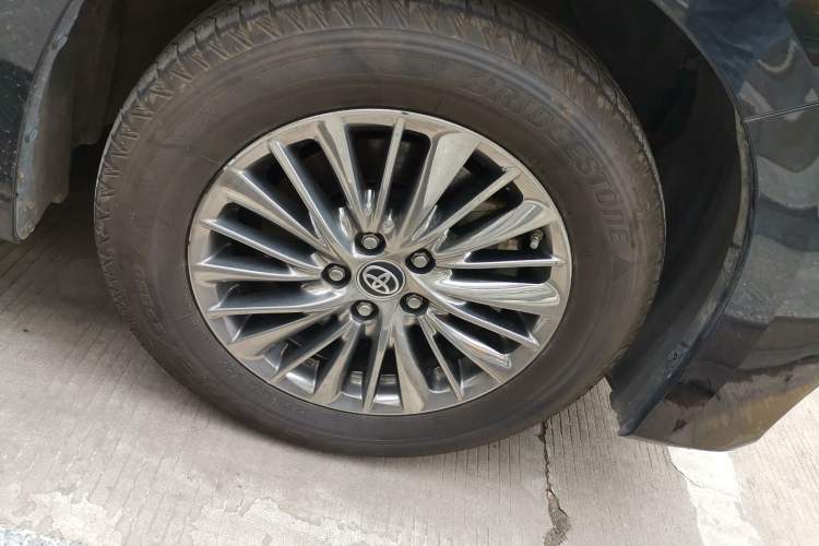Used Toyota Alphard 2021 Dual-Motor 2.5L Premium Edition Right Front Wheel Hub