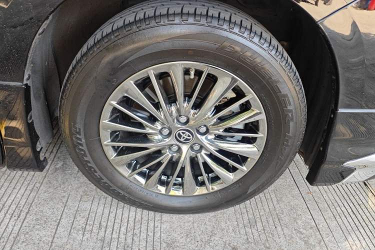 Used Toyota Alphard 2021 Dual-Motor 2.5L Premium Edition Right Front Wheel Hub