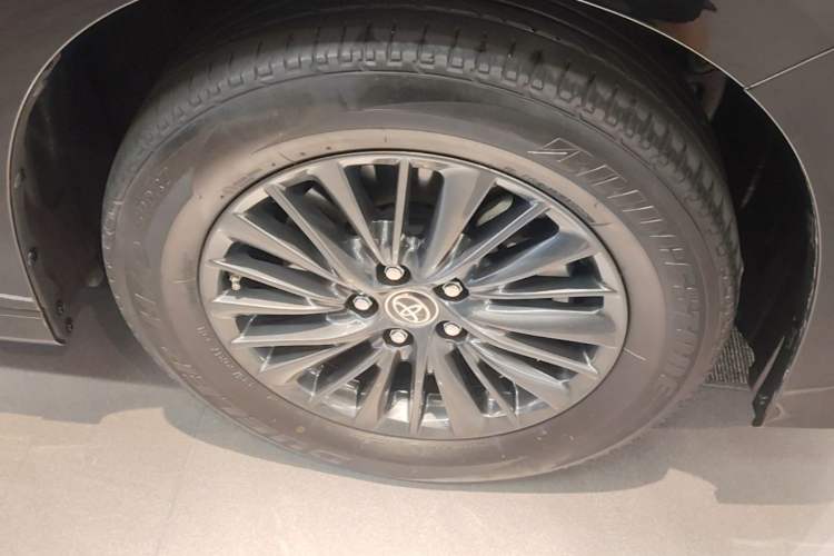Used Toyota Alphard 2021 Dual-Engine 2.5L Prestige Edition Right Front Wheel Hub