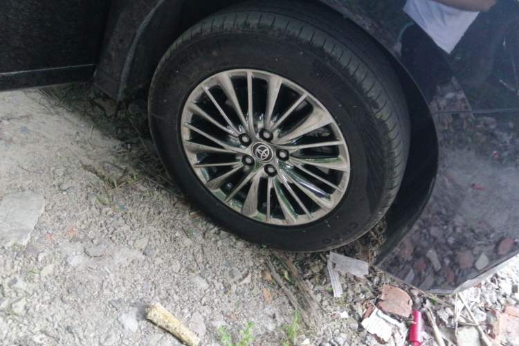 Used Toyota Alphard 2021 Dual-Motor 2.5L Premium Edition Right Front Wheel Hub