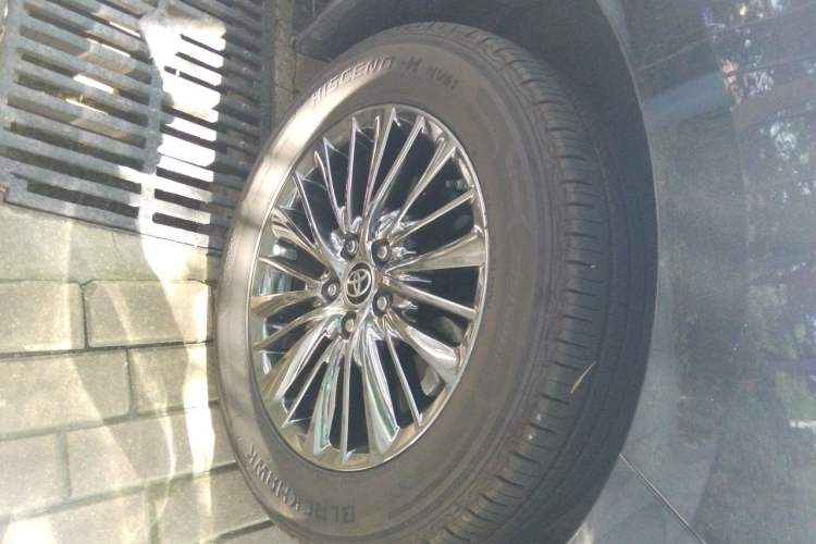Used Toyota Alphard 2021 Dual-Engine 2.5L Luxury Edition Right Front Wheel Hub
