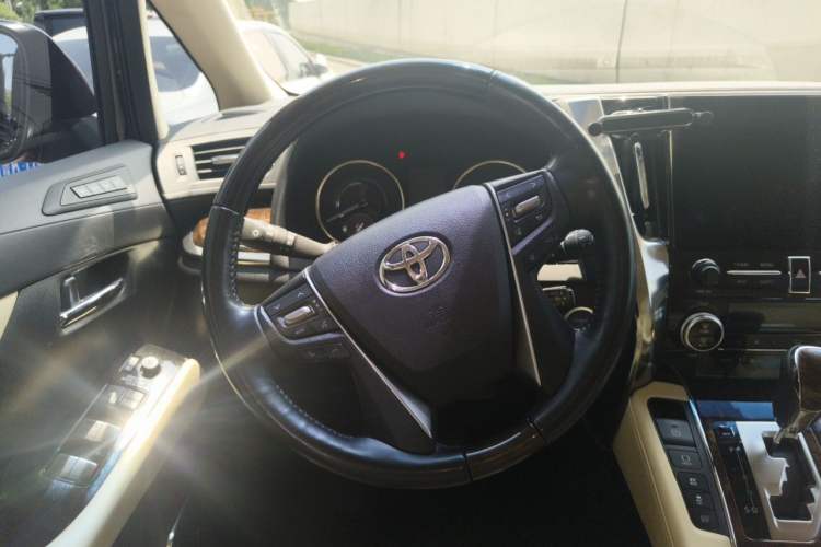 Used Toyota Alphard 2021 Dual-Engine 2.5L Luxury Edition Steering Wheel