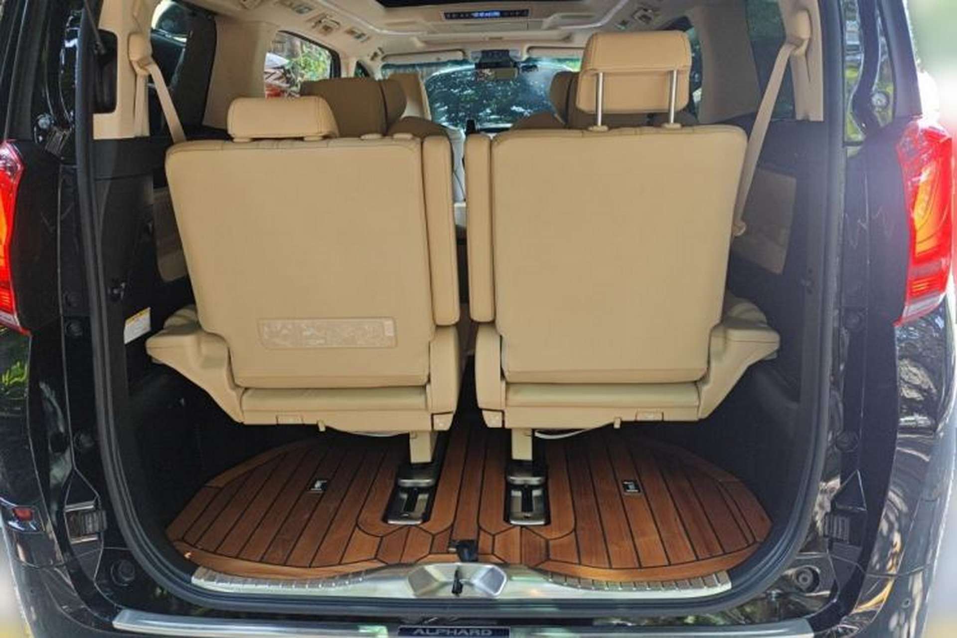 Used Toyota Alphard 2021 Dual-Motor 2.5L Premium Edition Trunk