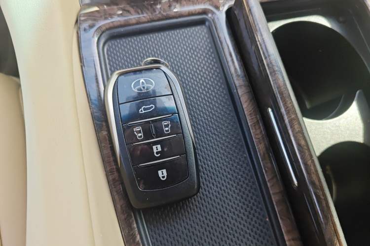 Used Toyota Alphard 2021 Dual-Engine 2.5L Prestige Edition Vehicle Key