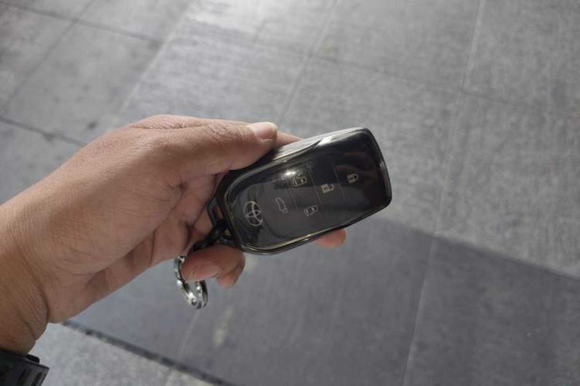 Used Toyota Alphard 2021 Dual-Engine 2.5L Prestige Edition Vehicle Key