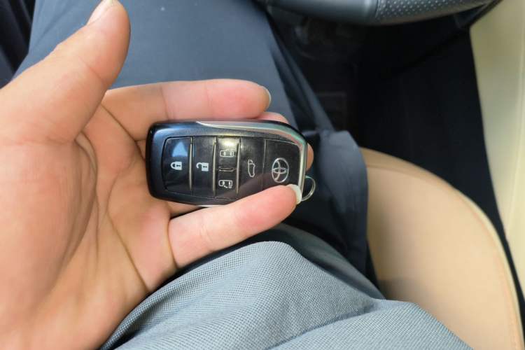 Used Toyota Alphard 2021 Dual-Engine 2.5L Prestige Edition Vehicle Key