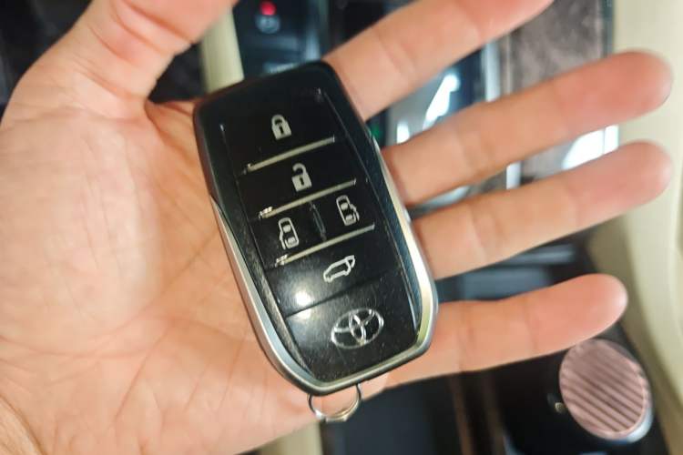 Used Toyota Alphard 2021 Dual-Engine 2.5L Prestige Edition Vehicle Key
