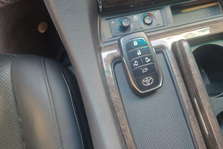 Used Toyota Alphard 2021 Dual-Engine 2.5L Prestige Edition Vehicle Key
