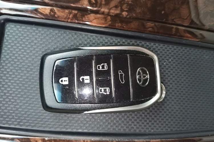 Used Toyota Alphard 2021 Dual-Engine 2.5L Luxury Edition Vehicle Key