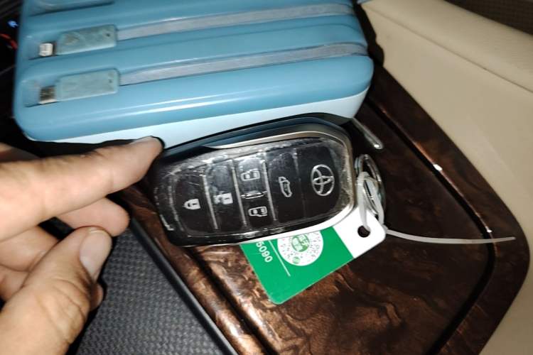 Used Toyota Alphard 2021 Dual-Engine 2.5L Luxury Edition Vehicle Key