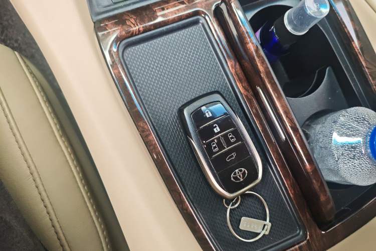 Used Toyota Alphard 2021 Dual-Engine 2.5L Luxury Edition Vehicle Key