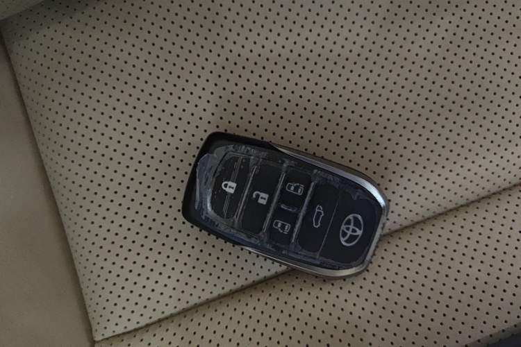 Used Toyota Alphard 2021 Dual-Engine 2.5L Luxury Edition Vehicle Key