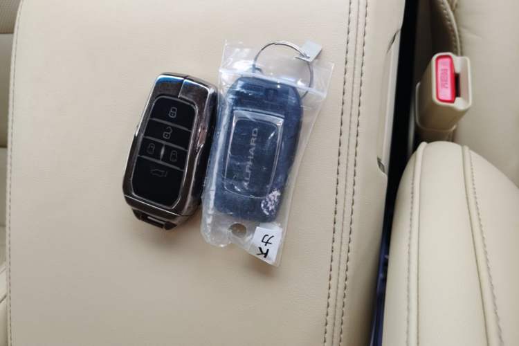Used Toyota Alphard 2021 Dual-Engine 2.5L Prestige Edition Vehicle Key