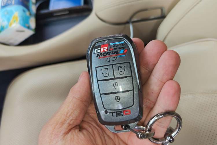 Used Toyota Alphard 2021 Dual-Engine 2.5L Prestige Edition Vehicle Key